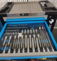 Werkstattwagen, 7 Schubladen, vollständig bestückt, Edition One, mit Seitenschrank und Edelstahl-Arbeitsplatte